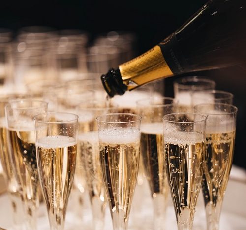 Champagne – luksusowy trunek Francuzów